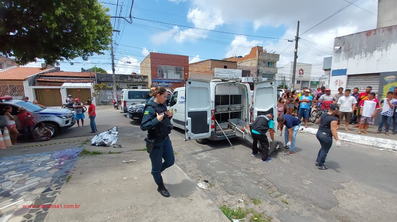 Casal é assassinado a tiros e um homem é baleado no Novo Paraiso em Aracaju