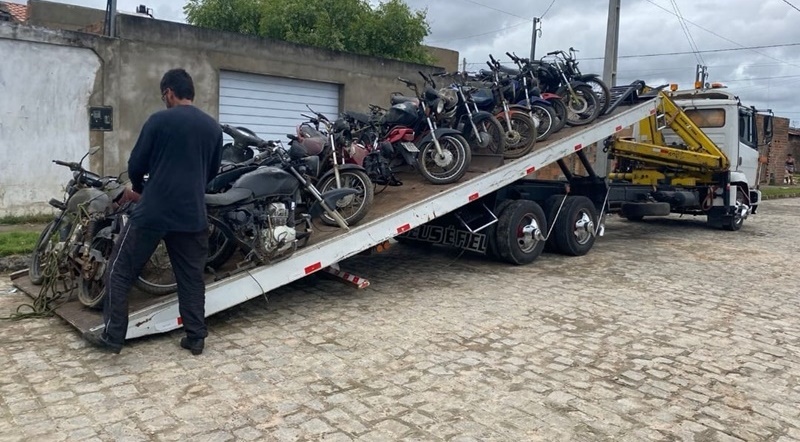 Polícia encontra 18 veículos em um desmanche ilegal em Tobias Barreto