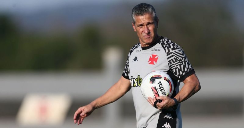 Vasco anuncia a saída do técnico Jorginho