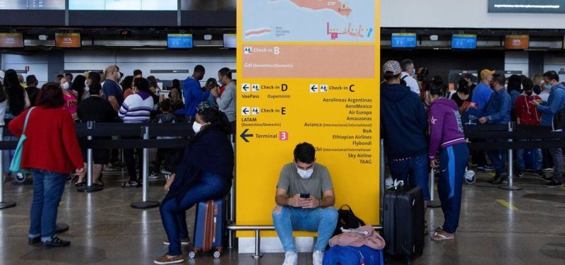Máscaras em aviões e aeroportos são obrigatórias a partir de hoje