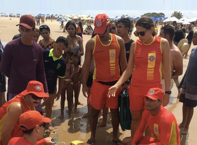 Duas pessoas são vítimas de afogamento em Sergipe, uma morre no local.