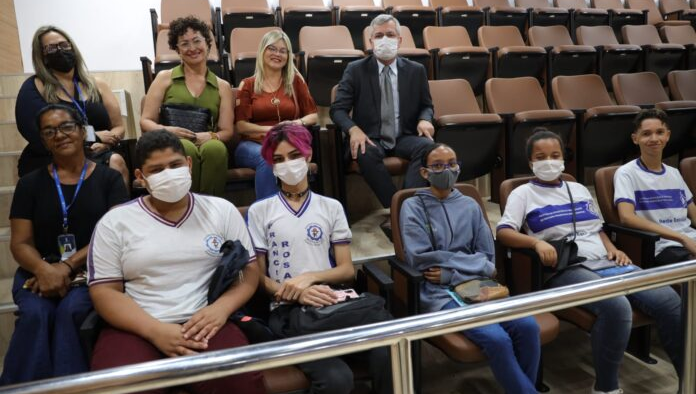 Iran reivindica atendimento das demandas do Colégio Francisco Rosa