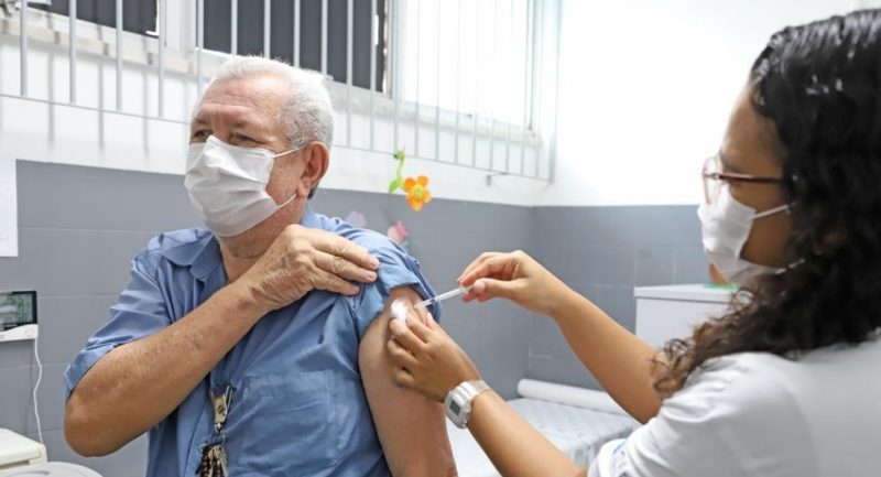Aracaju inicia aplicação da 5ª dose contra covid em idosos