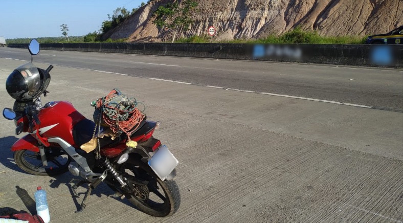 PRF flagra homem praticando piche em patrimônio público