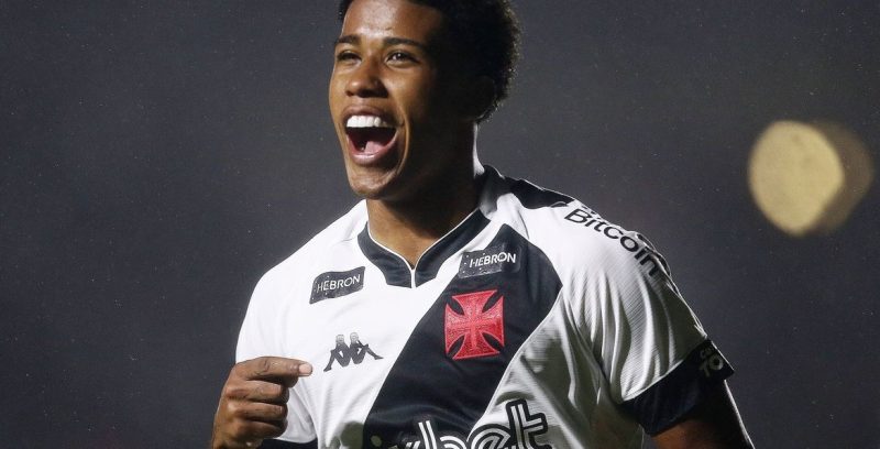 Chelsea anuncia oficialmente o meio-campista Andrey Santos