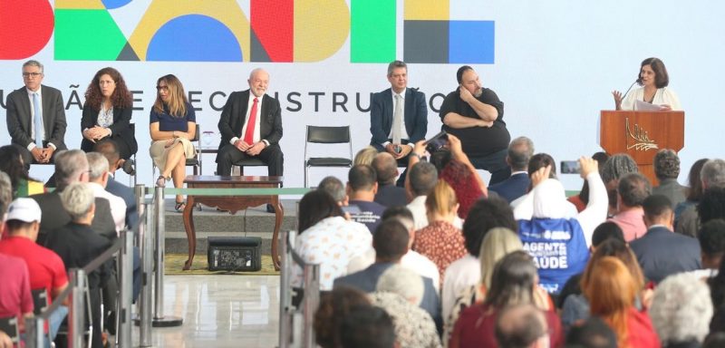 Lei transforma agentes comunitários em profissionais de saúde