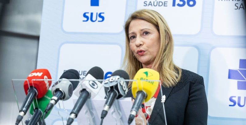 Vacinas pediátricas contra covid-19 estão esgotadas, diz ministério