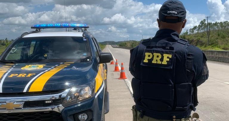 Homem é preso suspeito de transportar cocaína em rodovia federal
