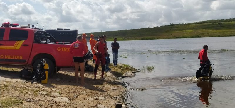 Bombeiros resgata corpo de vítima de afogamento na barragem em Lagarto