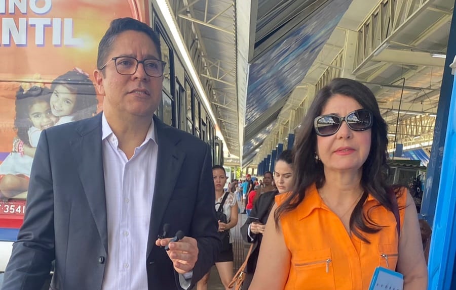 Ricardo Marques leva promotora do MPE para ver a obra parada do Terminal DIA