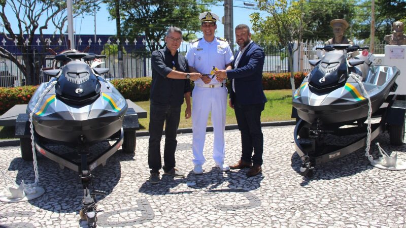 Senador Alessandro entrega motos aquáticas à Capitania dos Portos de Sergipe