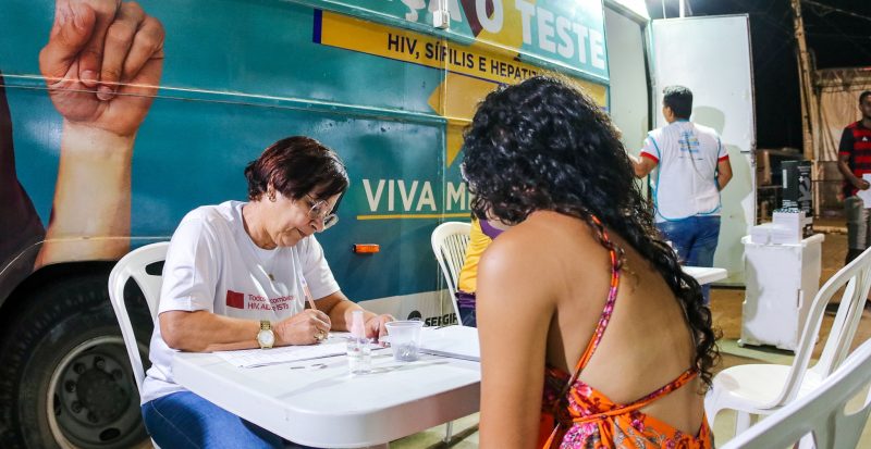 Unidade móvel ‘Fique Sabendo’ realiza testes rápidos e gratuitos
