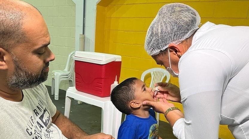Vacinação contra covid-19 e pólio estará disponível neste sábado, 14
