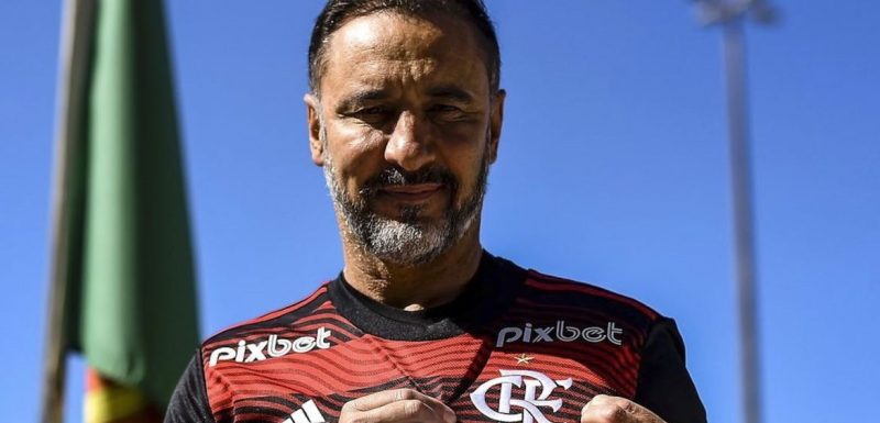 Técnico Vítor Pereira retorna ao Brasil para comandar o Flamengo