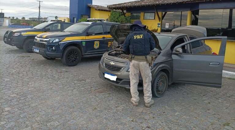 Carro roubado em São Paulo é recuperado pela PRF em Sergipe