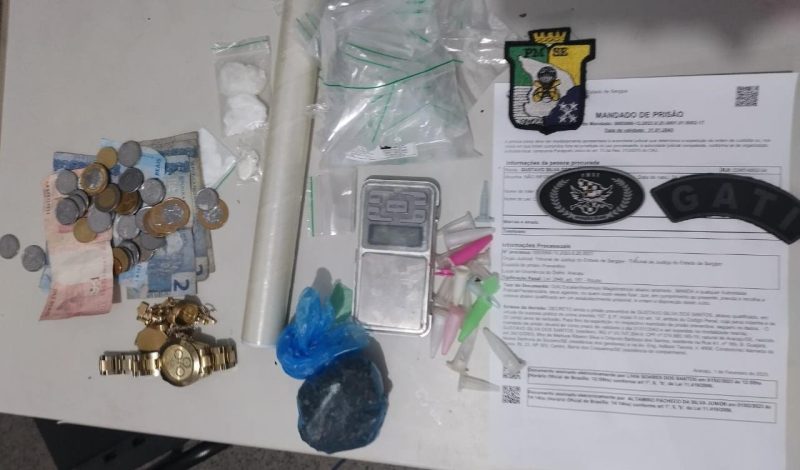 Homem é preso enquanto entregava drogas em moto