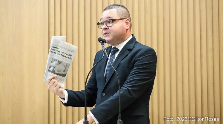 Eduardo Lima lamenta: “13,9% das crianças e adolescentes do estado não têm acesso à educação”