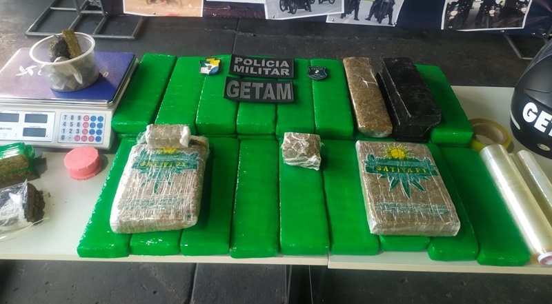 Getam prende mulher com 25kg de maconha em Aracaju