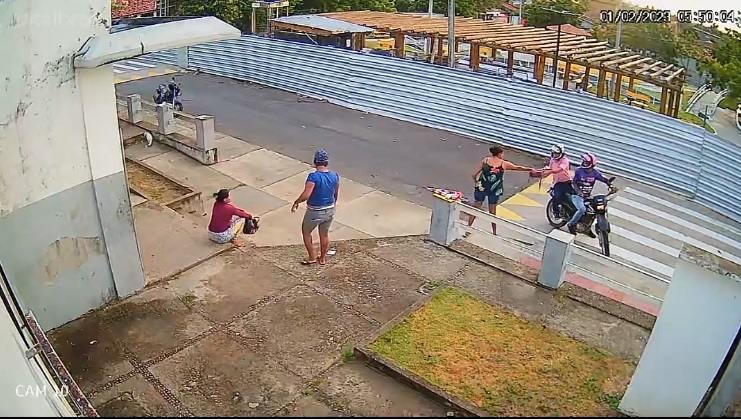 Homens que roubavam celulares no Santa Maria em Aracaju são presos pela PC