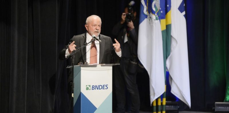 Lula diz que não há justificativa para Selic estar em 13,75% ao ano