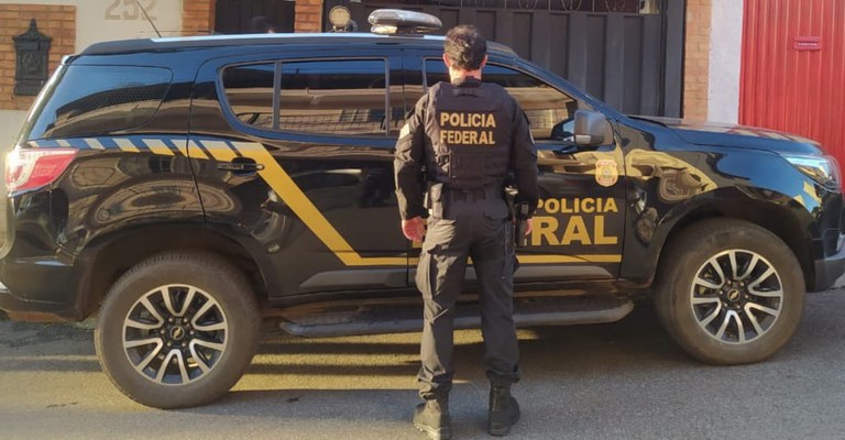 Ex-assessor de Jair Bolsonaro é preso em operação da PF