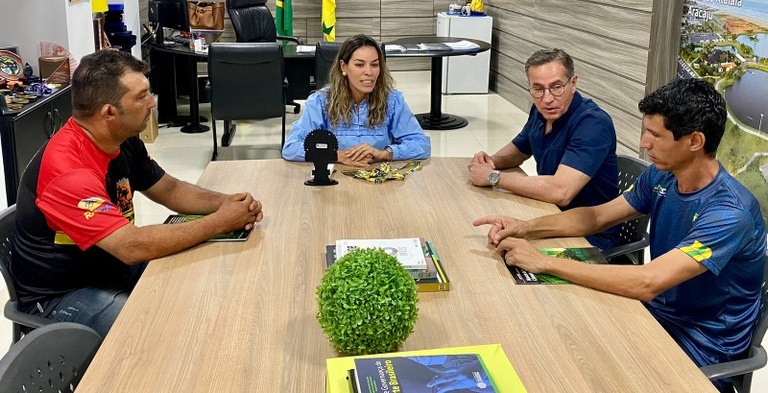 Nitinho discute demandas do esporte com Mariana Dantas