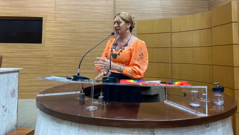Linda Brasil avalia que privatização da Deso tornará água inacessível às pessoas pobres