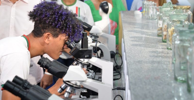 Governador anuncia reajuste das bolsas de auxílio à pesquisa vinculadas ao Funtec