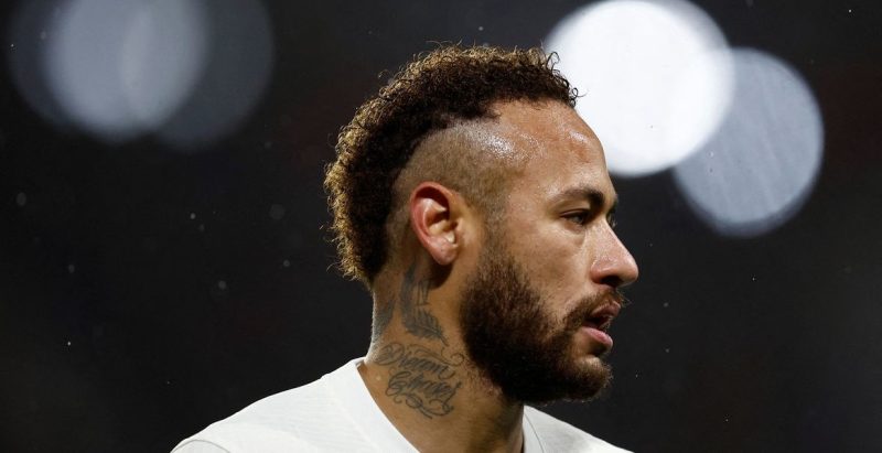 Cirurgia no tornozelo direito de Neymar “correu muito bem”, afirma PSG