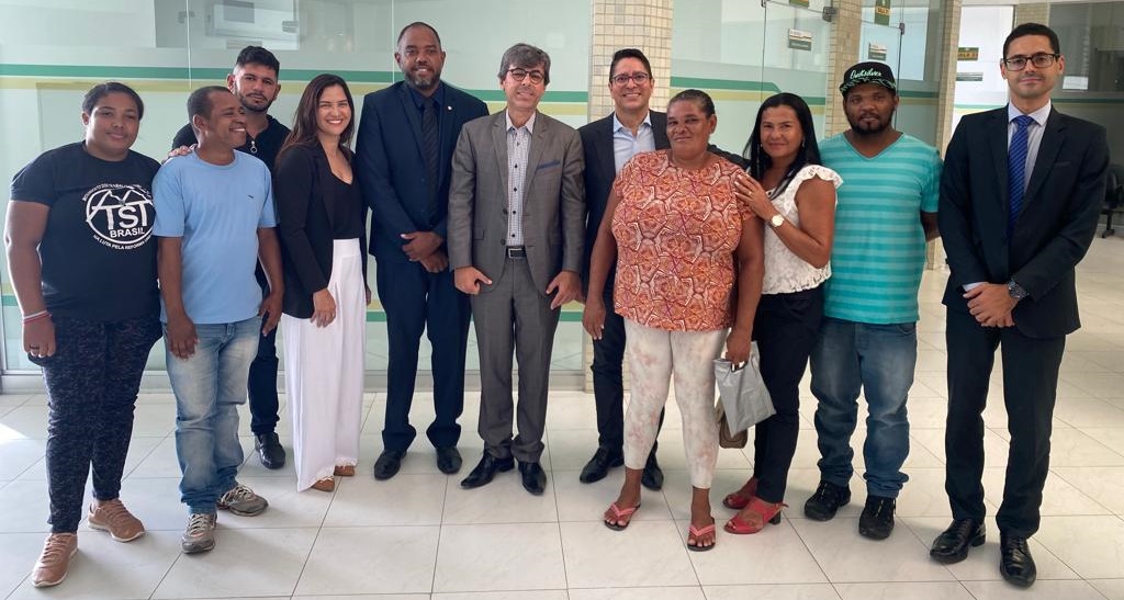 Ricardo Marques busca solução para problemas sociais de moradores de ocupações em Aracaju