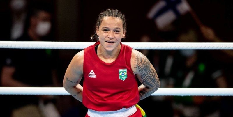 Bia Ferreira e Barbara Santos avançam às semifinais do Mundial de Boxe