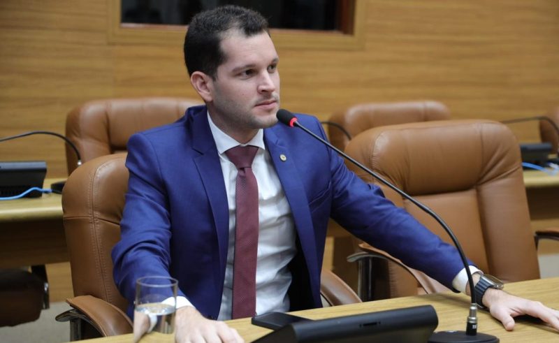 Neto Batalha quer tornar obrigatória segurança especializada em escolas de Sergipe