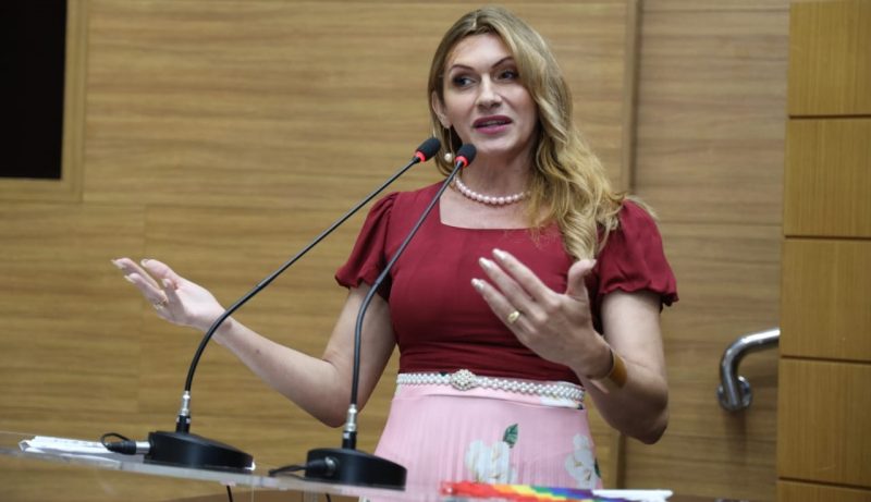 Deputada Linda Brasil cobra a valorização do Magistério Sergipano