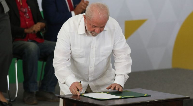 Lula sanciona reajuste de 9% para servidores públicos
