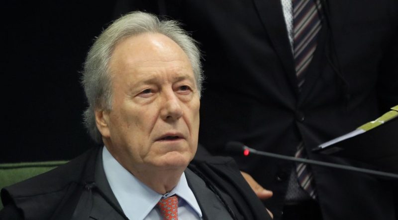 Lula formaliza, em decreto, aposentadoria de Lewandowski