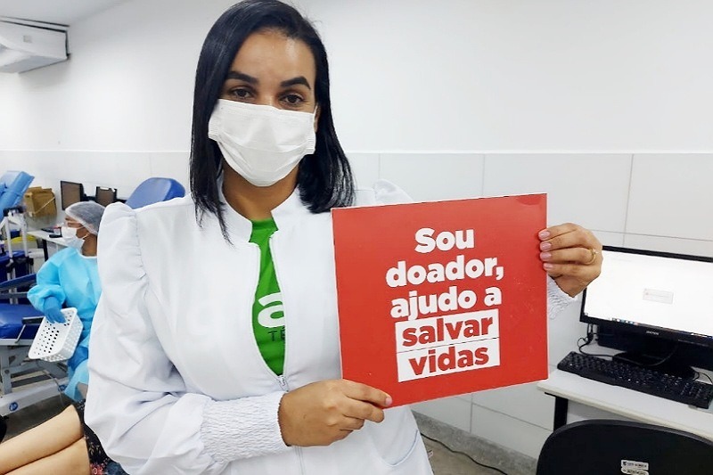 Professora estimula alunos a doarem sangue ao Hemose