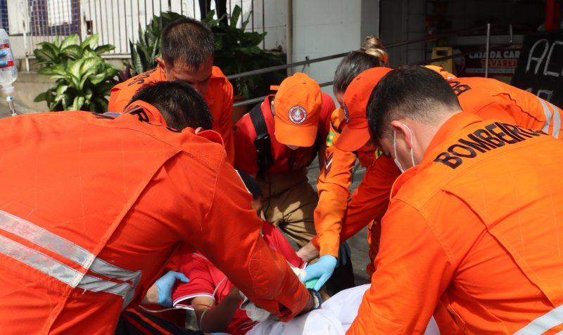 Homem prende a mão em máquina de amaciar carnes e é socorrido pelos bombeiros