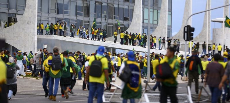 STF inicia julgamento de denúncias contra envolvidos em atos golpistas