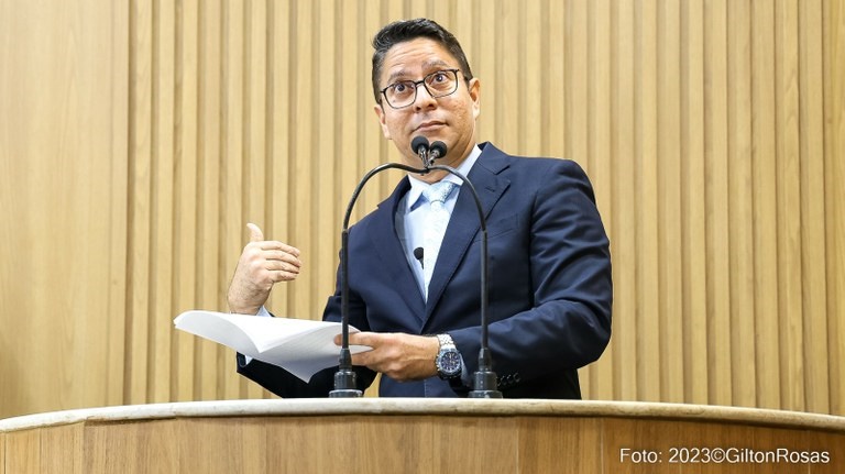 Ricardo Marques alerta sobre estrutura do Terminal Leonel Brizola e pede reforma urgente