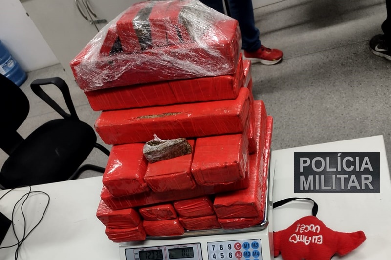 BPATI da PM de Sergipe prende dois homens com 12Kg de maconha