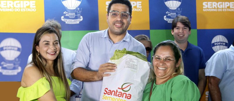 Governo entrega mais de 19 toneladas de sementes de milho