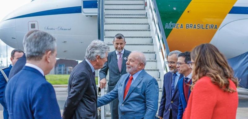 Lula chega a Londres para coroação do Rei Charles III