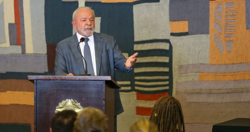 Lula reclama em reunião no Conselhão que não se pode falar de juros
