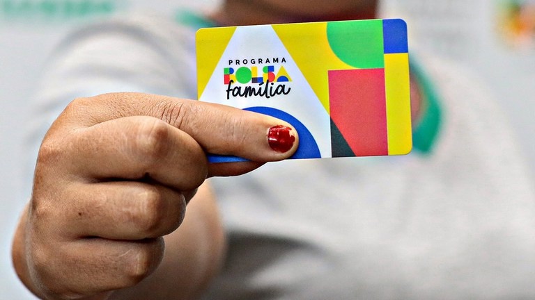 Valor médio do Bolsa Família bate recorde e chega a R$ 672