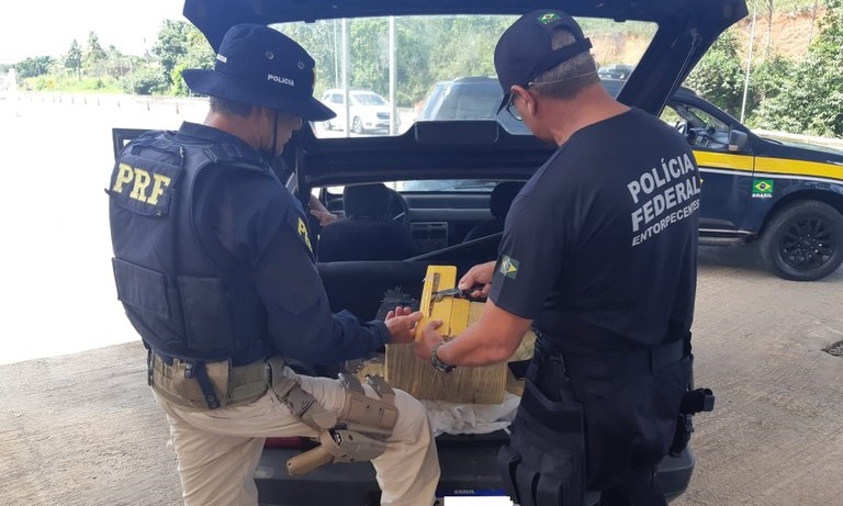 PF e PRF apreende 100kg de maconha na BR-101 em São Cristóvão/SE