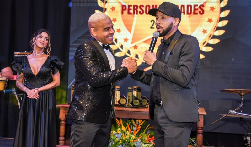 Robinho Show recebe Prêmio Personalidades 2023 da Tv Aratu SBT