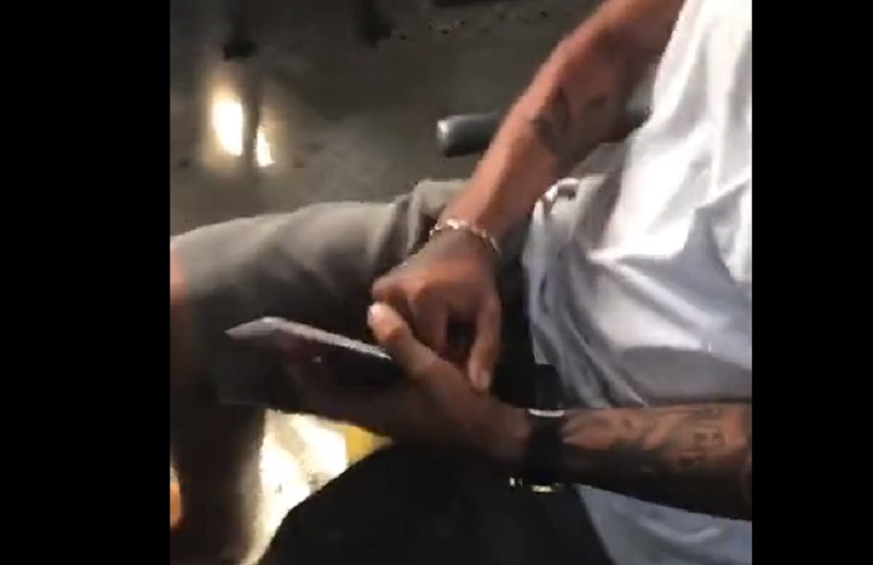 Homem mostra órgão genital a mulher dentro de ônibus em Aracaju