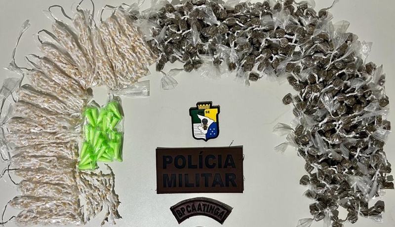 Caatinga apreende crack, maconha, pinos de cocaína em Poço Redondo