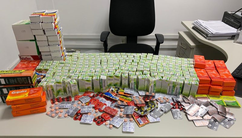 Cerca de 350 caixas de medicamentos e 90 mil cigarros contrabandeados são apreendidos em Sergipe