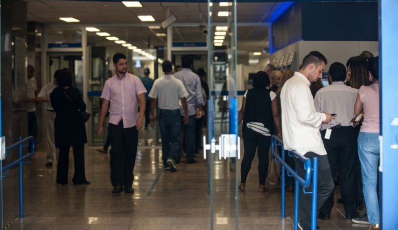 Câmara aprova projeto que pune discriminação de políticos